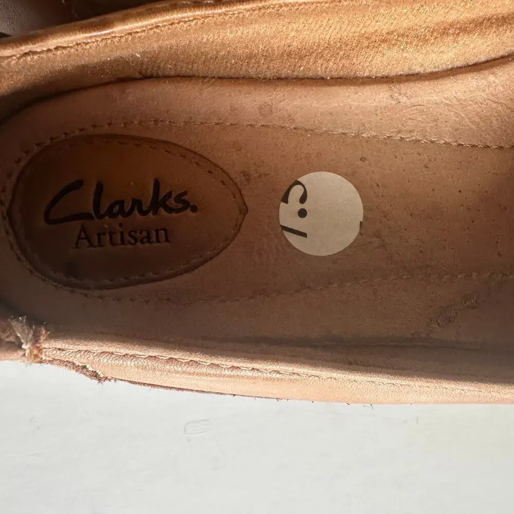 Clarks Artisan Tan Slip-On Loafers Womens Size 7.5 Leather Round Toe Brown Shoes